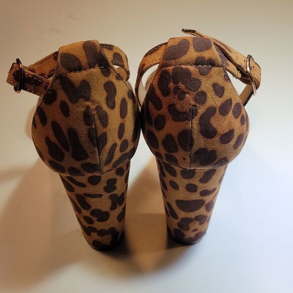 RAMPAGE BAMBOO ANIMAL PRINT DESIGN BLOCK OPEN TOE SINGLE BAND ACROSS SANDAL - Picture 12 of 16